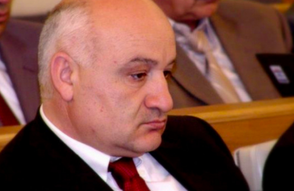 <br />
В Армении покончил с собой главный подозреваемый в убийстве экс-депутата Карапетяна&nbsp<br />
