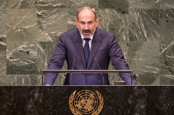 Пашинян пообещал сложить полномочия премьер-министра Армении